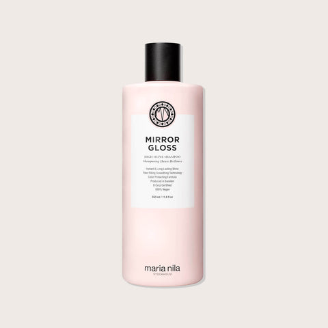 Shampooing Maria Nila Mirror Gloss pour cheveux, bouteille élégante, mettant en valeur des cheveux brillants et soyeux.