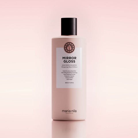 Shampooing haute brillance Maria Nila Mirror Gloss pour cheveux, bouteille noire avec logo blanc, visible sur l'image.