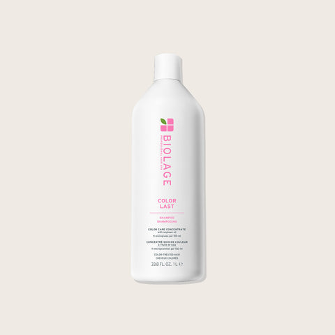 Shampooing Biolage Color Last pour cheveux colorés, texture crémeuse dans un flacon élégant, pour préserver la couleur.