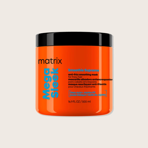 Masque capillaire lissant Mega Sleek de Matrix, bouteille de 500 ml, montrant le produit dans un flacon élégant.