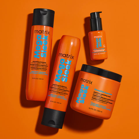 Masque capillaire lissant Matrix Mega Sleek 500 ml, texture crémeuse et emballage élégant, pour cheveux brillants et soyeux.