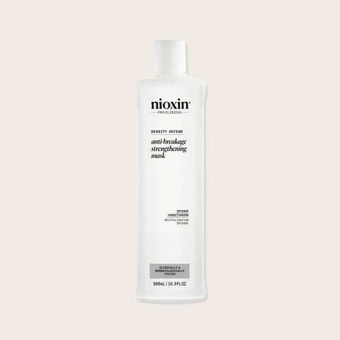 Masque capillaire réparateur intensif Nioxin pour cheveux, texture riche et application en tube, en flacon blanc avec logo Nioxin