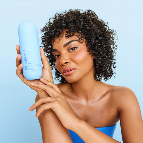 Sérum capillaire sans rinçage multivitaminé Design.Me FAB.ME 230 ml pour cheveux brillants et revitalisés.