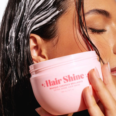 Masque capillaire Pixie Woo pour cheveux brillants, 238 ml, texture crémeuse et soin nourrissant pour cheveux éclatants.