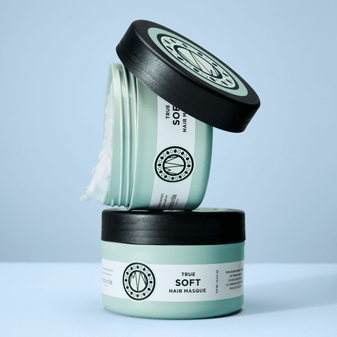 Masque capillaire Maria Nila True Soft pour cheveux doux et souples, contenant 250 ml, en pot.