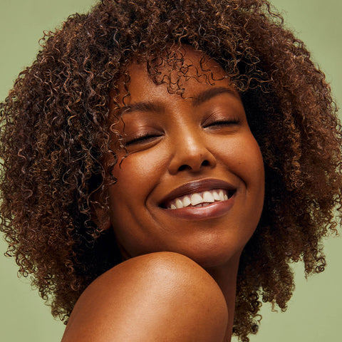 Masque capillaire Maria Nila Color Refresh Cool Cream 8.1, crème rafraîchissante pour cheveux colorés, texture douce et riche.