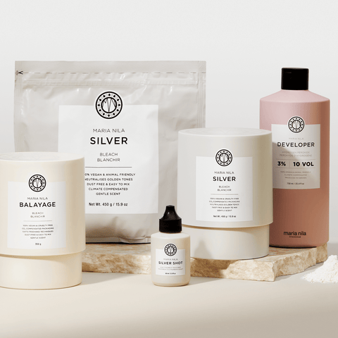 Soin capillaire Maria Nila Silver Shot pour cheveux blonds ou gris, traitement violet pour neutraliser les tons jaunes.