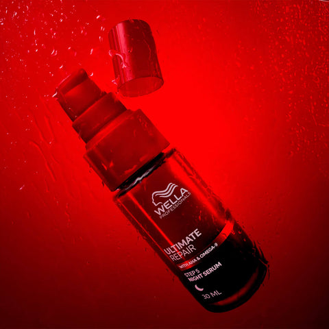 Sérum capillaire réparateur de nuit Wella Professionals Ultimate Repair 30 ml, texture légère et soin pour cheveux abîmés.
