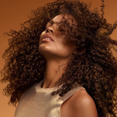 Masque capillaire Wella Professionals Ultimate Smooth pour cheveux, 150 ml, texture crémeuse et hydratante.