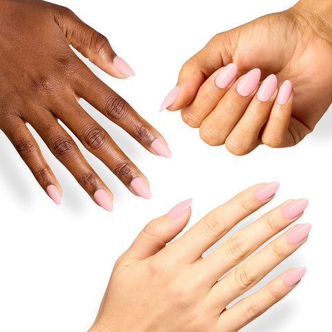 Vernis à ongles OPI XPRESS/ON Strawberry Milkshake, teinte classique, appliqué sur des ongles élégants, mise en valeur du produit.
