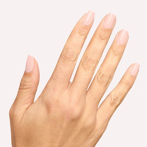 Vernis à ongles OPI Mod About You Pastel, finition lisse et colorée, posé sur une main avec des ongles soignés.