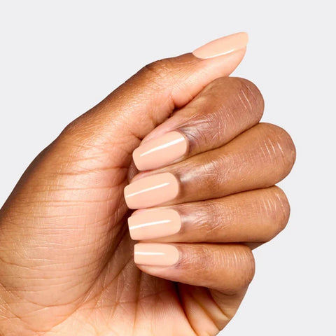 Vernis à ongles OPI Suzi Take a Vow, couleur violette pastel, dans un flacon de beauté pour les ongles.