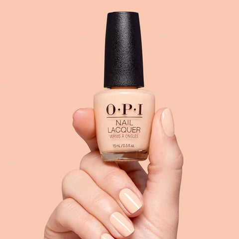 Vernis à ongles OPI Suzi Take a Vow, teinte rose nude, fini brillant, pour la beauté des ongles.