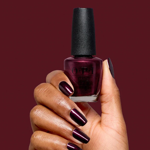 Vernis à ongles OPI Every Month is Oktoberfest, teinte marron avec finition brillante, pour beauté des ongles.