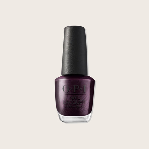 Vernis à ongles OPI Lincoln Park at Midnight, couleur bleu foncé pour la beauté des ongles, image en gros plan.