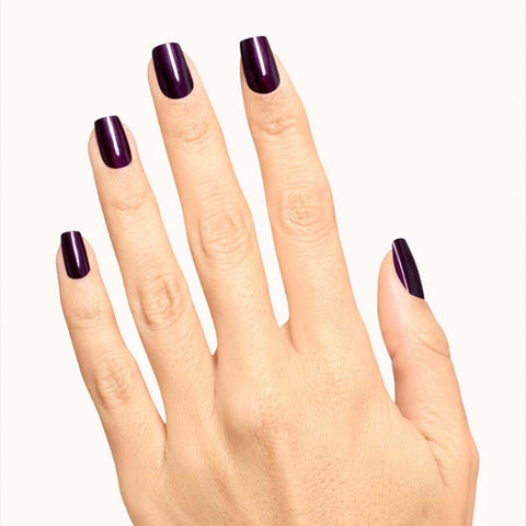 Vernis à ongles OPI Lincoln Park at Midnight, couleur bleu foncé profond avec fini brillant, pour beauté des ongles.