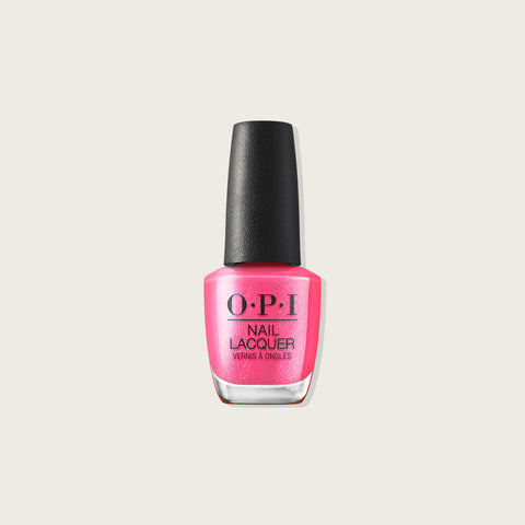 Vernis à ongles OPI Dopa-mani, couleur rose nude, dans son flacon avec le nom sur l'étiquette, mise en valeur sur fond clair.