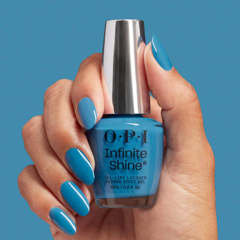 Verre à ongles OPI Infinite It’s in Your Jeans, teinte bleu jean, avec finition brillante, dans un flacon de style élégant.
