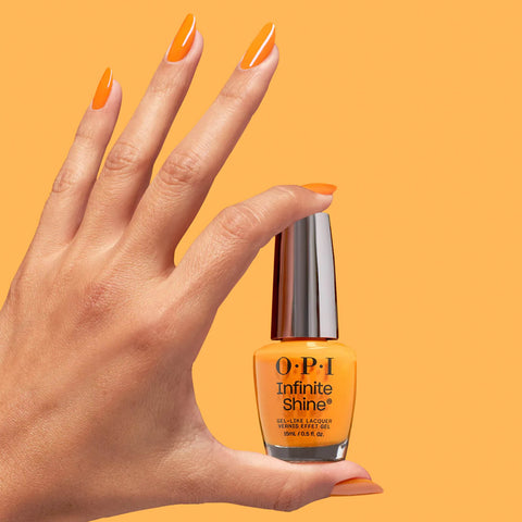 Verre à ongles OPI Infinite Vogue Into the Sunset, teinte orange corail avec finition brillante, dans un style de beauté ongulaire.