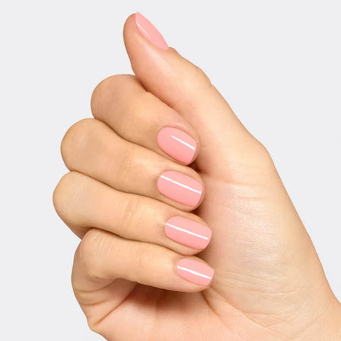 Verre à ongles OPI Infinite Shine Still Going Strong, vernis à ongles brillant de couleur nude, application élégante.
