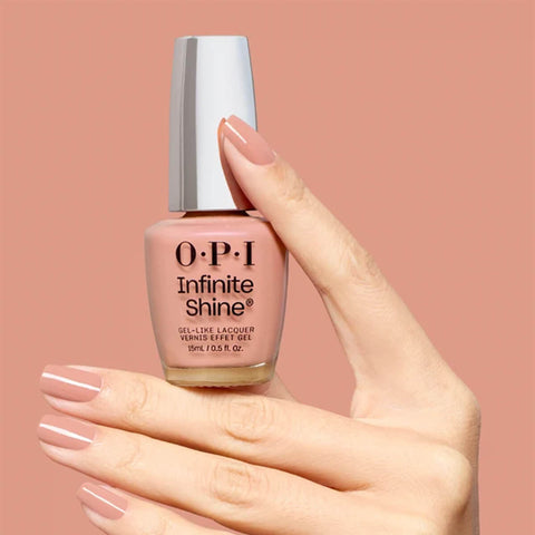 Chaussures Boots en cuir marron de OPI - Infinite Shine, posées sur un fond neutre, mode élégante et tendance.
