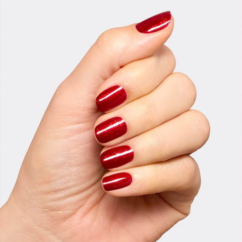 Verre à ongles OPI Infinite Shine Malaga Wine Not? avec finition brillante, couleur rouge profond, lumière naturelle.