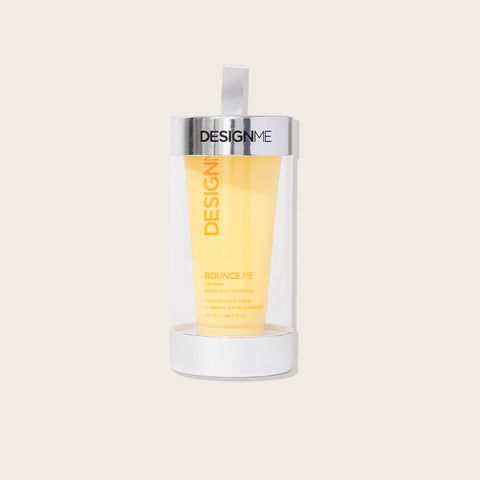 Baume pour cheveux DESIGN.ME Bounce.Me de 90 ml avec emballage festif, texture lisse et hydratante pour cheveux brillants.
