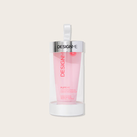 Traitement capillaire volumisant Design.Me PUFF.ME avec ornement festif, flacon de 90 ml, cheveux volumineux et texturés.