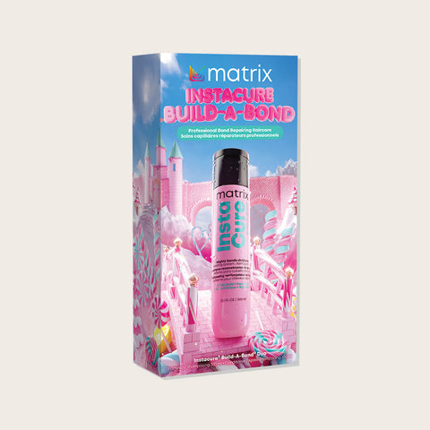 Coffret de fêtes Matrix Build-a-Bond pour cheveux, contenant un flacon de 300 ml, avec produits de soins capillaires.