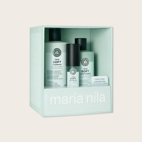 Coffret de fêtes Maria Nila True Soft pour cheveux, contenant des produits capillaires doux et hydratants, présenté dans un emballage festif.